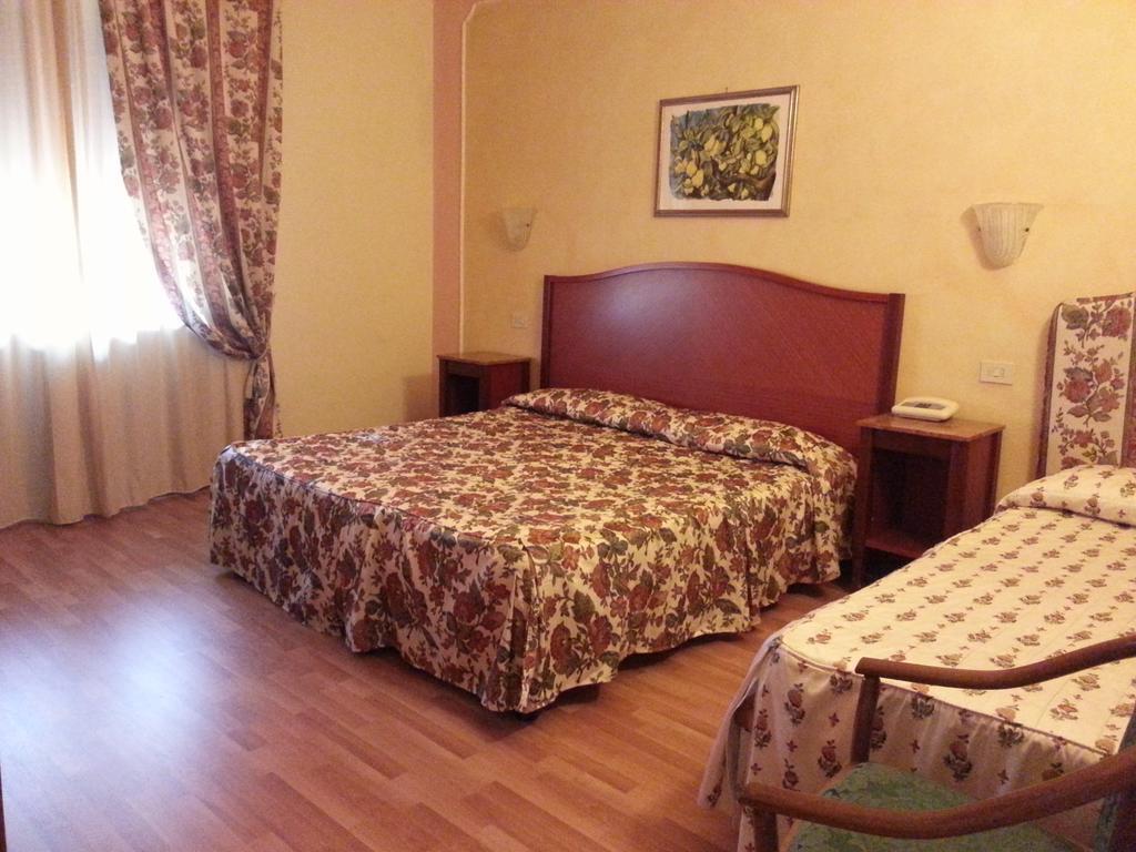 Hotel Minerva Palace Montecatini Terme Kültér fotó