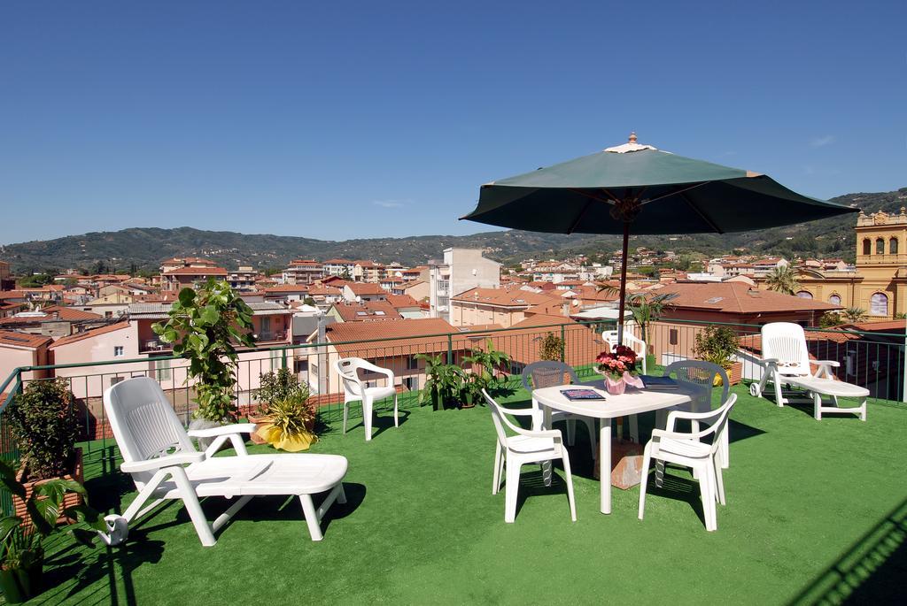 Hotel Minerva Palace Montecatini Terme Kültér fotó