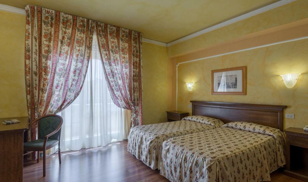 Hotel Minerva Palace Montecatini Terme Kültér fotó