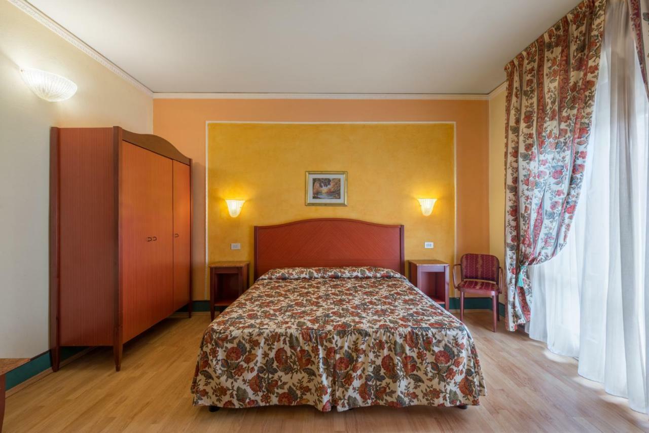 Hotel Minerva Palace Montecatini Terme Kültér fotó